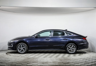 Подержанный автомобиль Hyundai Sonata 2021 года (8 фото)