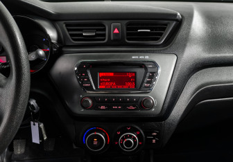 Подержанный автомобиль Kia Rio Sedan 2012 года (16 фото)
