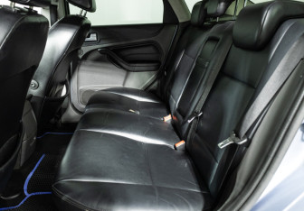 Подержанный автомобиль Ford Focus Sedan 2006 года (10 фото)