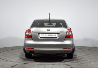Подержанный автомобиль Skoda Octavia Liftback 2012 года (6 фото)