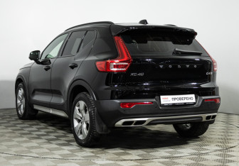 Подержанный автомобиль Volvo XC40 2018 года (7 фото)