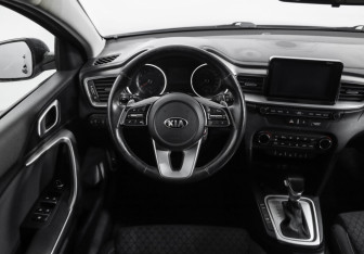 Подержанный автомобиль Kia Ceed Wagon 2019 года (11 фото)