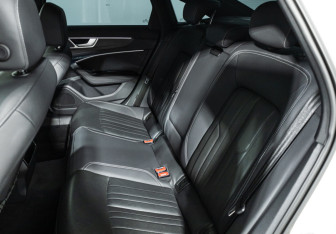 Подержанный автомобиль Audi A6 Sedan 2019 года (10 фото)