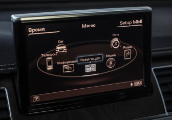 Подержанный автомобиль Audi A8 2011 года (16 фото)