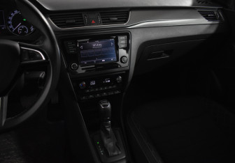 Подержанный автомобиль Skoda Rapid Liftback 2019 года (19 фото)