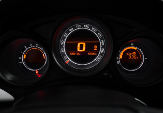Подержанный автомобиль Citroen C4 Sedan 2013 года (17 фото)