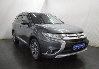 Подержанный автомобиль Mitsubishi Outlander 2016 года (3 фото)