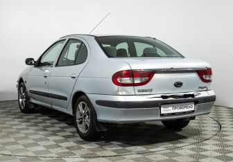 Подержанный автомобиль Renault Megane Sedan 2003 года (7 фото)