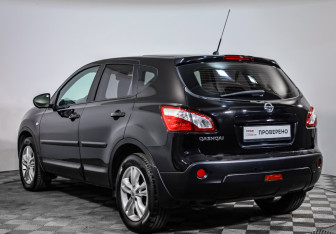 Подержанный автомобиль Nissan Qashqai 2012 года (7 фото)