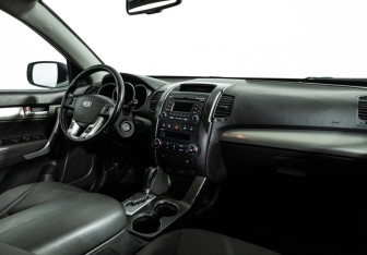 Подержанный автомобиль Kia Sorento 2012 года (9 фото)
