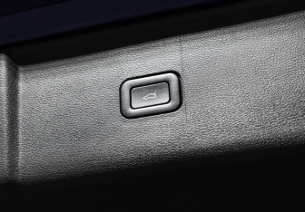 Подержанный автомобиль Hongqi HS5 2023 года (27 фото)