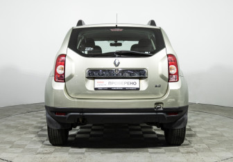 Подержанный автомобиль Renault Duster 2014 года (6 фото)