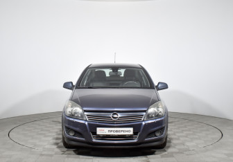 Подержанный автомобиль Opel Astra Sedan 2010 года (2 фото)