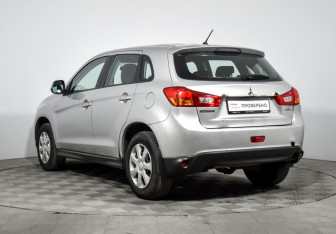 Подержанный автомобиль Mitsubishi ASX 2014 года (7 фото)