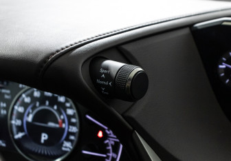 Подержанный автомобиль Lexus ES 2020 года (24 фото)