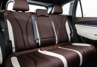 Подержанный автомобиль Geely Monjaro 2023 года (26 фото)