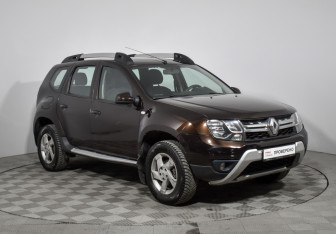 Подержанный автомобиль Renault Duster 2017 года (3 фото)