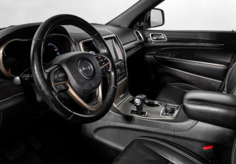 Подержанный автомобиль Jeep Grand Cherokee 2013 года (9 фото)