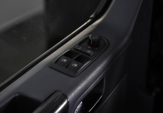 Подержанный автомобиль Volkswagen Caravelle 2013 года (20 фото)