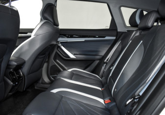 Подержанный автомобиль Geely Atlas 2023 года (21 фото)