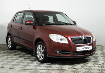 Подержанный автомобиль Skoda Fabia Hatchback 2008 года (3 фото)