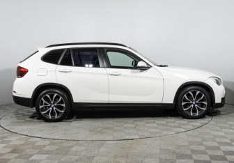 Подержанный автомобиль BMW X1 2013 года (4 фото)