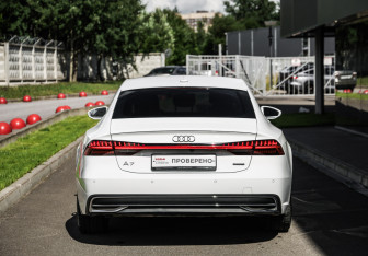 Подержанный автомобиль Audi A7 2021 года (7 фото)