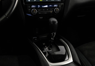 Подержанный автомобиль Nissan X-Trail 2017 года (14 фото)