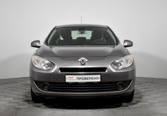 Подержанный автомобиль Renault Fluence 2011 года (2 фото)