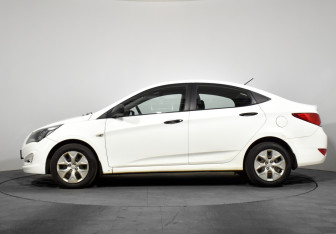 Подержанный автомобиль Hyundai Solaris Sedan 2016 года (8 фото)