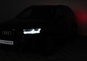 Подержанный автомобиль Audi Q7 2019 года (36 фото)