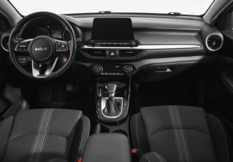 Подержанный автомобиль Kia Cerato Sedan 2022 года (13 фото)