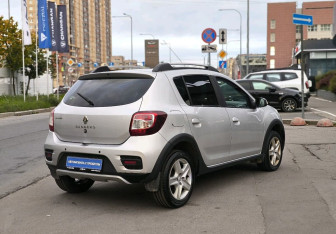 Подержанный автомобиль Renault Sandero 2016 года (4 фото)