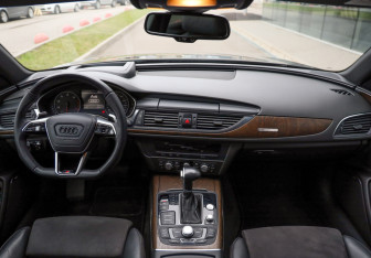 Подержанный автомобиль Audi A6 Sedan 2013 года (13 фото)