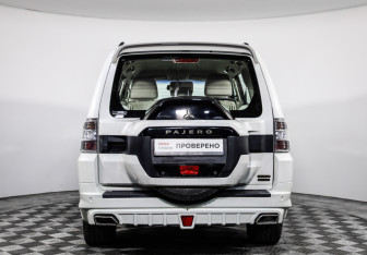 Подержанный автомобиль Mitsubishi Pajero 2019 года (6 фото)