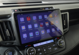 Подержанный автомобиль Toyota RAV4 2015 года (15 фото)