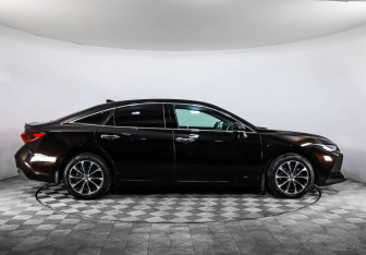 Подержанный автомобиль Toyota Avalon 2022 года (6 фото)