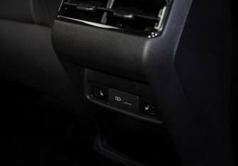Подержанный автомобиль Geely Coolray 2023 года (16 фото)