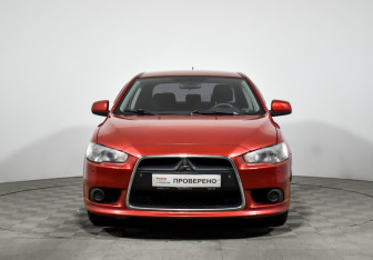 Подержанный автомобиль Mitsubishi Lancer Sedan 2012 года (2 фото)