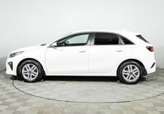 Подержанный автомобиль Kia Ceed Hatchback 2019 года (8 фото)