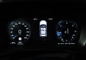 Подержанный автомобиль Volvo XC40 2018 года (12 фото)