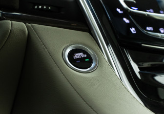 Подержанный автомобиль Cadillac Escalade Suv 2016 года (21 фото)