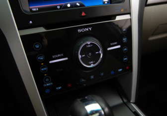 Подержанный автомобиль Ford Explorer 2014 года (17 фото)
