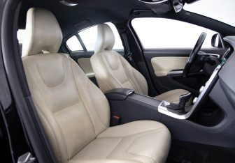 Подержанный автомобиль Volvo S60 2014 года (11 фото)