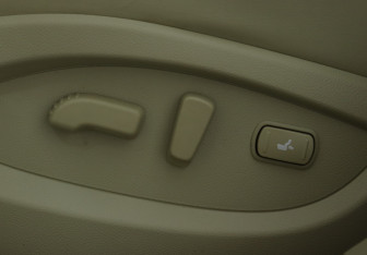 Подержанный автомобиль Infiniti QX70 2013 года (17 фото)
