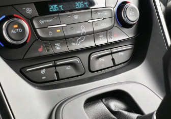 Подержанный автомобиль Ford Kuga 2017 года (12 фото)