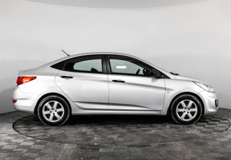 Подержанный автомобиль Hyundai Solaris Sedan 2014 года (4 фото)