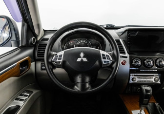 Подержанный автомобиль Mitsubishi Pajero Sport 2008 года (11 фото)