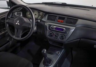 Подержанный автомобиль Mitsubishi Lancer Sedan 2006 года (8 фото)