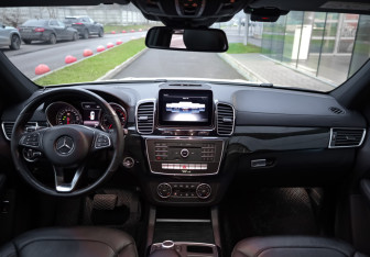 Подержанный автомобиль Mercedes-Benz GLE 2018 года (10 фото)